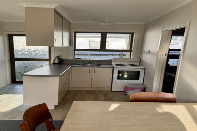 Photo of property in 76 Sixth Avenue, Urenui, 4377