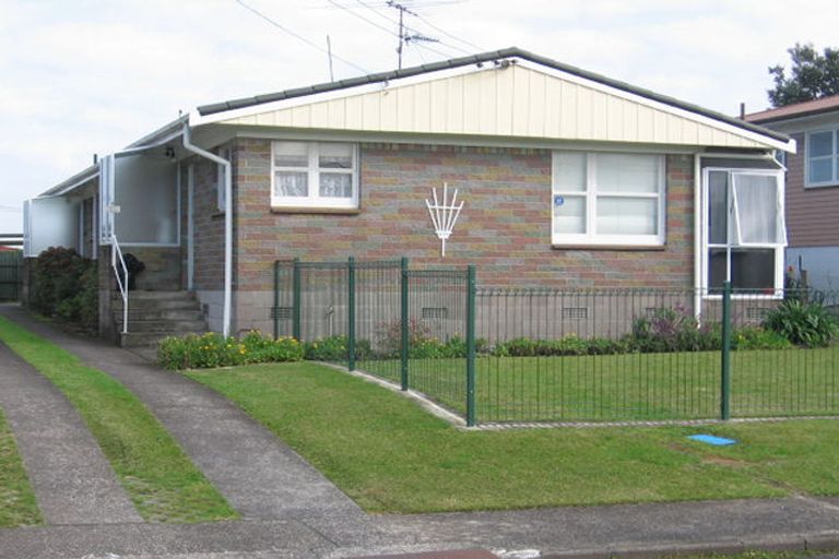 Photo of property in 2/4 Hollinbrigg Place, Manurewa, Auckland, 2102