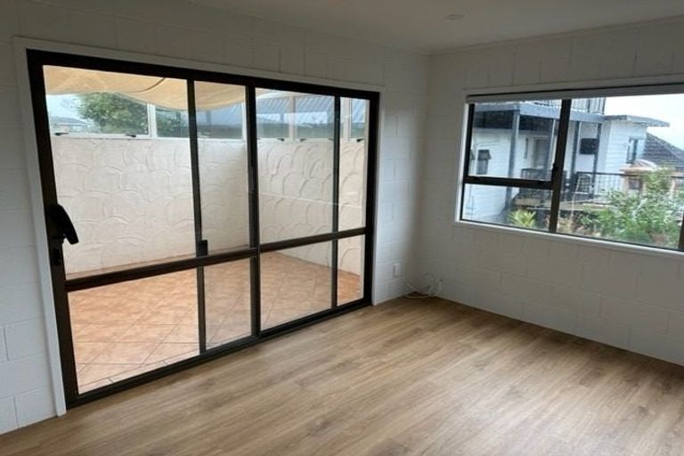 Photo of property in 258 Glamorgan Drive, Northcross, Auckland, 0630