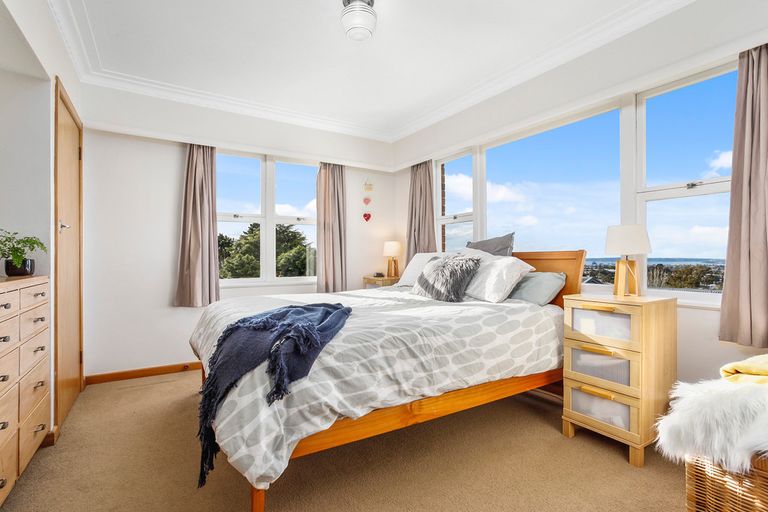 Photo of property in 8 Fairmount Road, Titirangi, Auckland, 0604