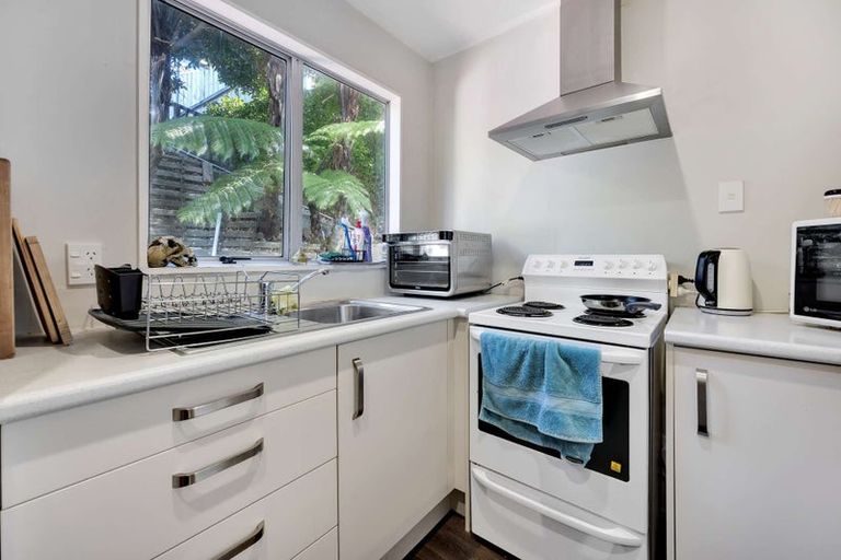 Photo of property in 30a Cheltenham Terrace, Newlands, Wellington, 6037