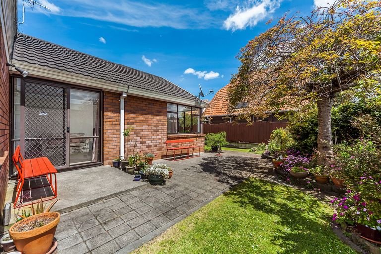 Photo of property in 1/10 Camden Place, Papatoetoe, Auckland, 2025