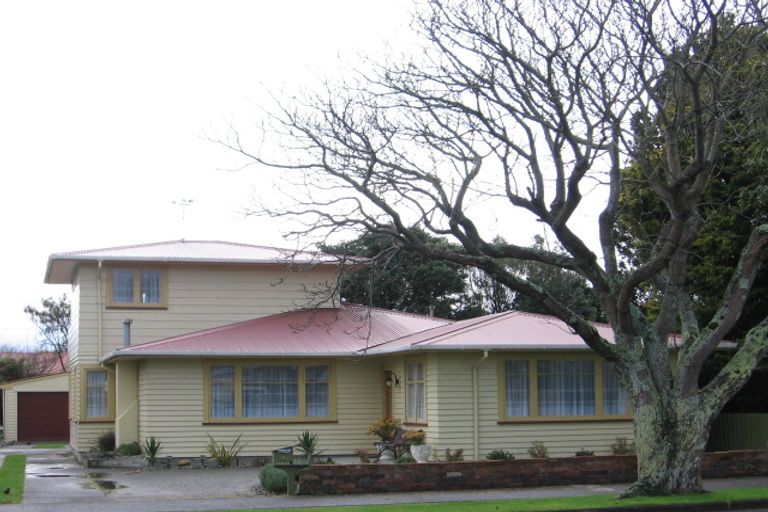 Photo of property in 121 Pahiatua Street, Hokowhitu, Palmerston North, 4410