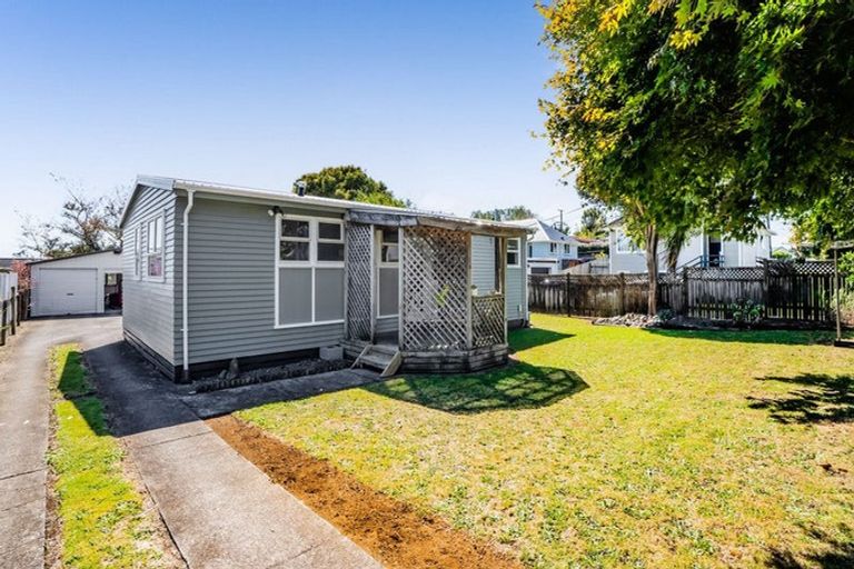 Photo of property in 33 Woodleigh Street, Frankleigh Park, New Plymouth, 4310