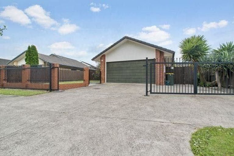 Photo of property in 8 Carisbrook Crescent, Papakura, 2110