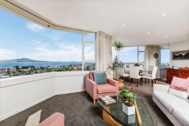 Photo of property in 10/90 Kitchener Road, Milford, Auckland, 0620