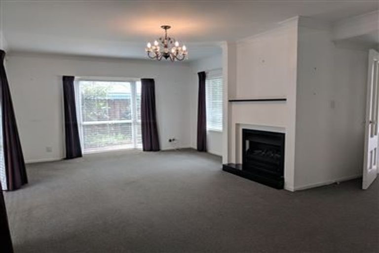 Photo of property in 1/52 Milford Road, Milford, Auckland, 0620