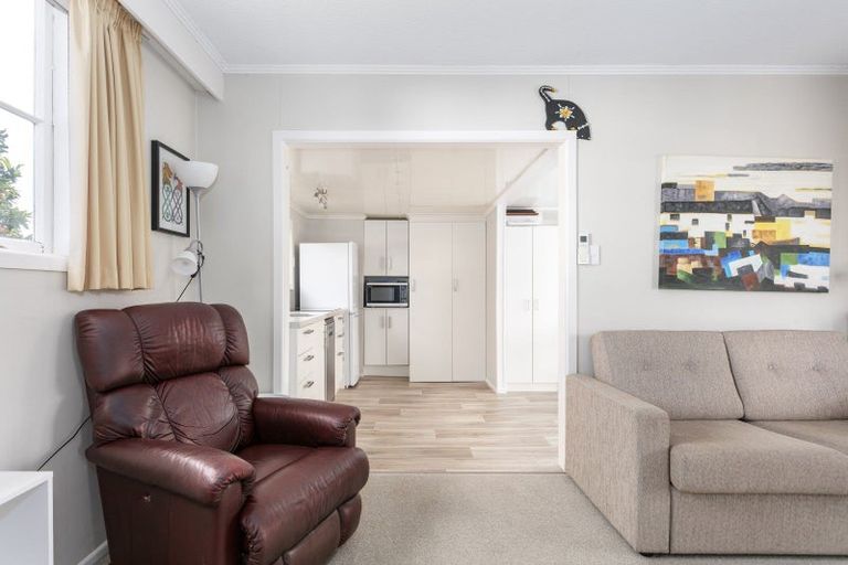 Photo of property in Orange Grove Flats, 2/549 Childers Road, Te Hapara, Gisborne, 4010