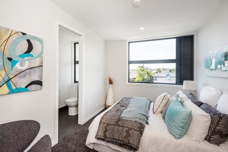 Photo of property in 5/4165 Great North Road, Glen Eden, Auckland, 0602