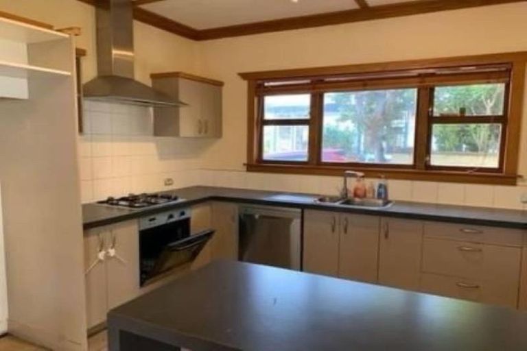 Photo of property in 32 Cutfield Road, New Plymouth, 4310