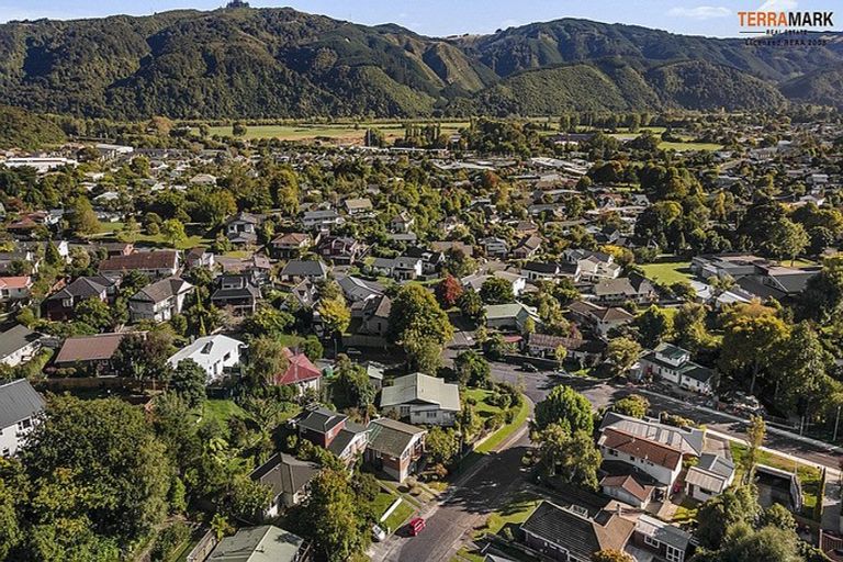 Photo of property in 4a Deller Grove, Silverstream, Upper Hutt, 5019
