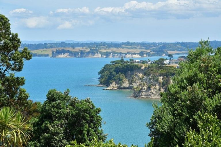 Photo of property in 113 Roberts Road, Matakatia, Whangaparaoa, 0930