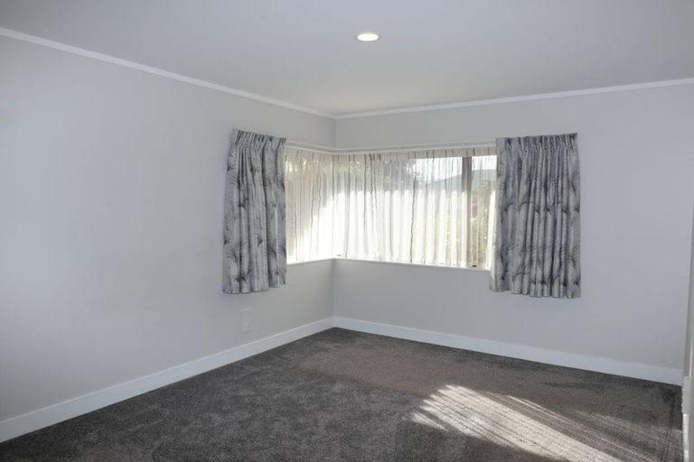 Photo of property in 68 Guildford Drive, Paraparaumu, 5032