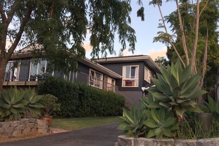 Photo of property in 58 Maxwelton Drive, Mairangi Bay, Auckland, 0630
