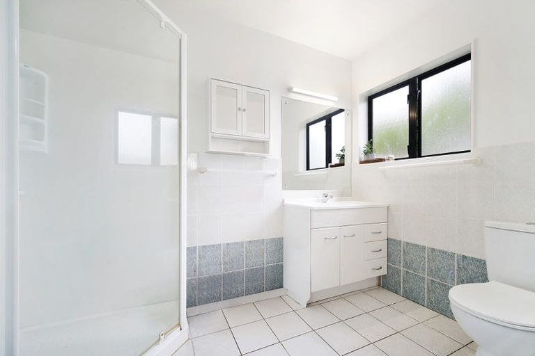 Photo of property in 12 Ginders Drive, Massey, Auckland, 0614
