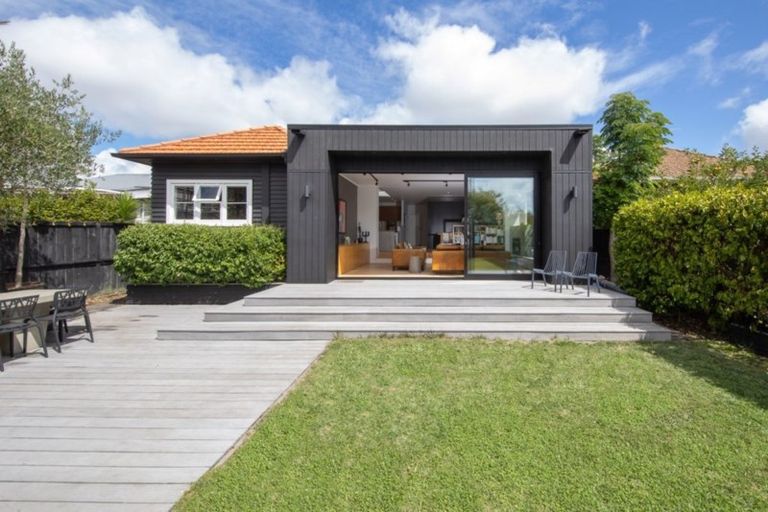 Photo of property in 49 Moa Road, Point Chevalier, Auckland, 1022