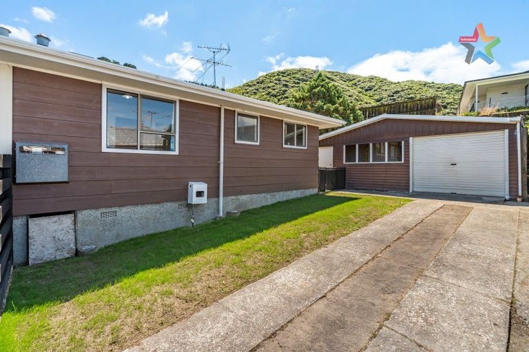 Photo of property in 69b Hartford Crescent, Totara Park, Upper Hutt, 5018