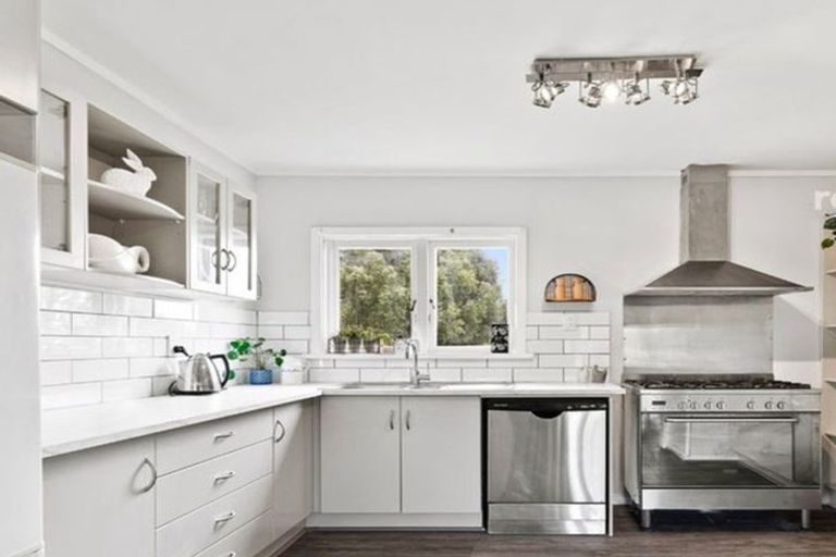 Photo of property in 1542 State Highway 12, Paparoa, Maungaturoto, 0583