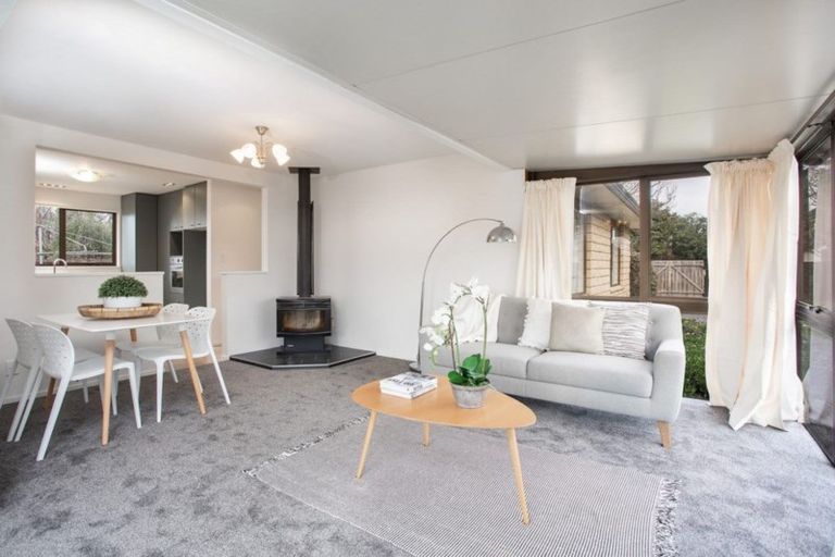 Photo of property in 32 Royal Park Drive, Parklands, Christchurch, 8083