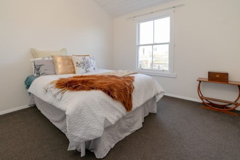 Photo of property in 225 Sutherland Road, Lyall Bay, Wellington, 6022