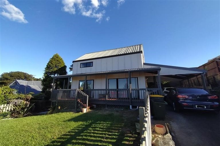 Photo of property in 1/20 Cassandra Grove, Totara Vale, Auckland, 0629