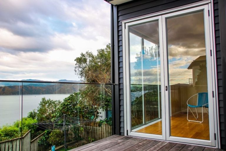 Photo of property in 116 Nevay Road, Karaka Bays, Wellington, 6022