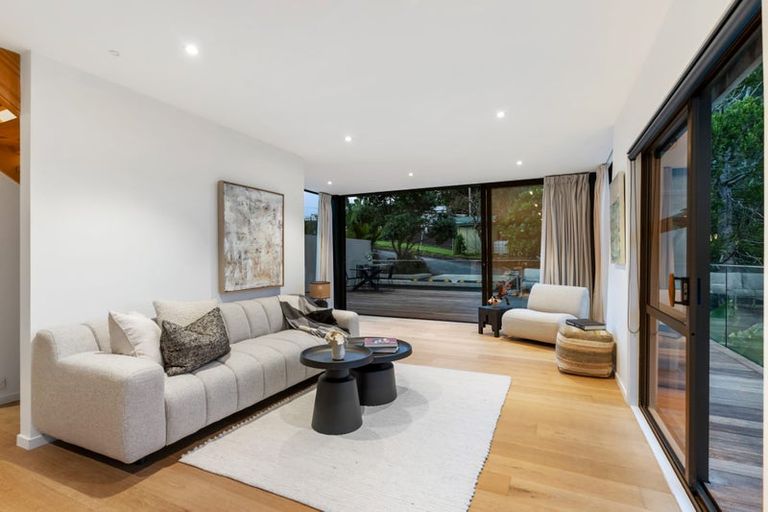 Photo of property in 2/42 Island Road, Beach Haven, Auckland, 0626