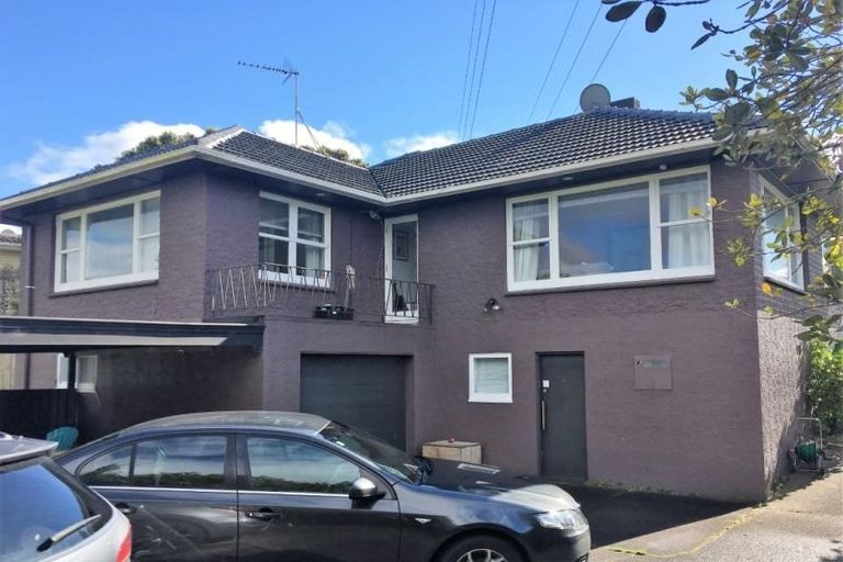 Photo of property in 31 Lyndhurst Road, Te Atatu South, Auckland, 0610