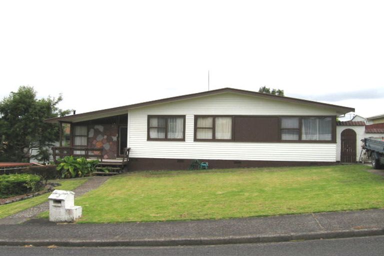 Photo of property in 3 Pavola Grove, Glenfield, Auckland, 0629