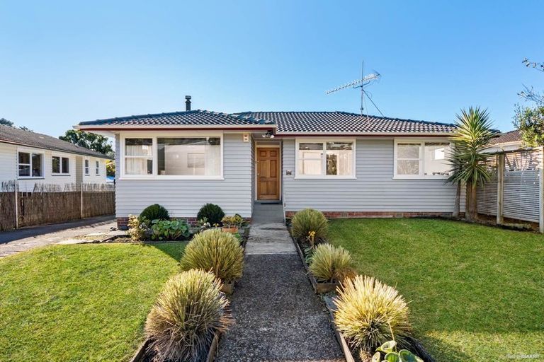 Photo of property in 5 Pendlebury Street, Green Bay, Auckland, 0604