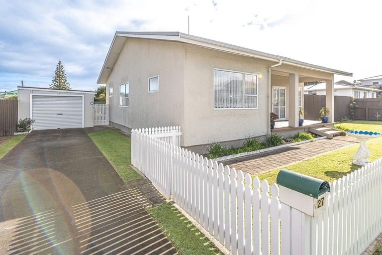 Photo of property in 27 Miro Street, Castlecliff, Whanganui, 4501
