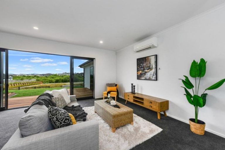 Photo of property in 1 Bosun Place, Te Atatu Peninsula, Auckland, 0610