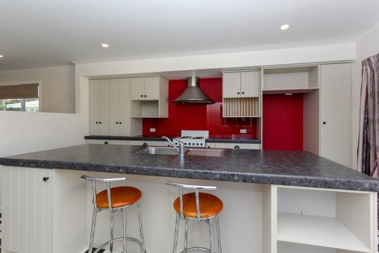 Photo of property in 11 Truby King Street, Merrilands, New Plymouth, 4312