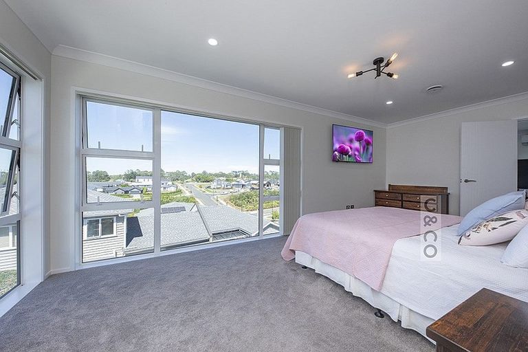 Photo of property in 2 Tauwaka Crescent, Riverhead, 0820