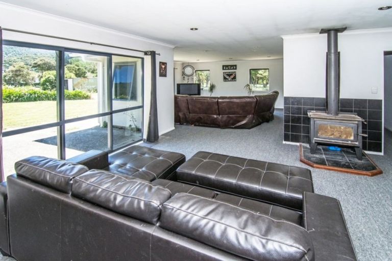 Photo of property in 5523 Masterton Castlepoint Road, Tinui, Masterton, 5889