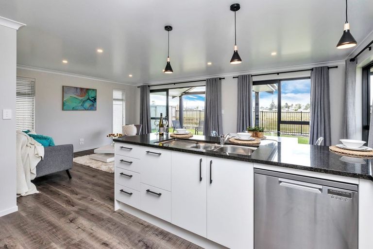 Photo of property in 24 Powhaitere Road, One Tree Point, 0118