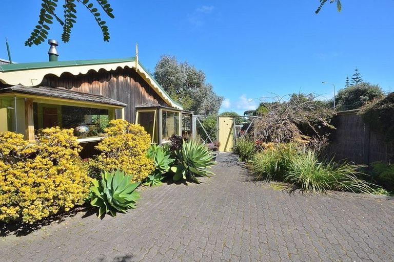Photo of property in 4 Island View Terrace, Waikanae Beach, Waikanae, 5036