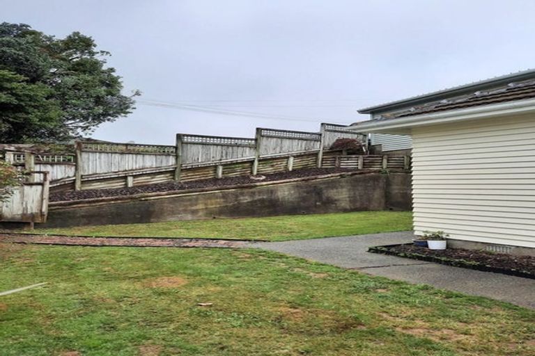 Photo of property in 30 The Drive, Tawa, Wellington, 5028