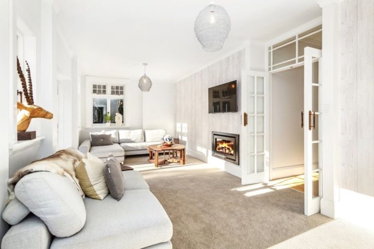 Photo of property in 301 Fergusson Drive, Heretaunga, Upper Hutt, 5018