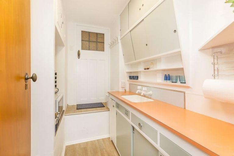 Photo of property in 225 Marine Parade, Seatoun, Wellington, 6022