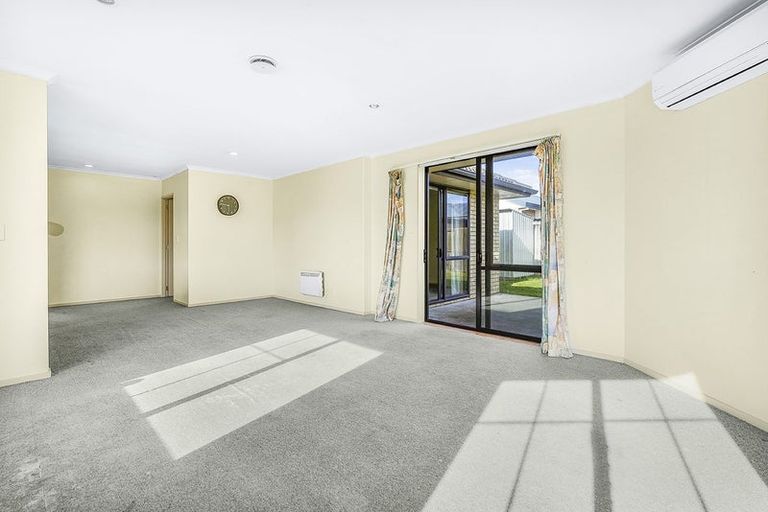 Photo of property in 12 Farnham Close, Rototuna North, Hamilton, 3210