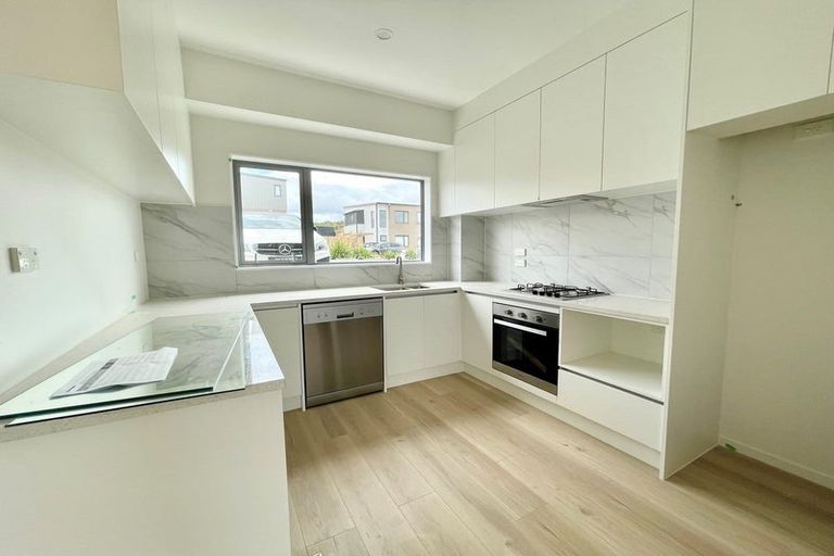 Photo of property in 15b Crestview Rise, Papakura, 2110