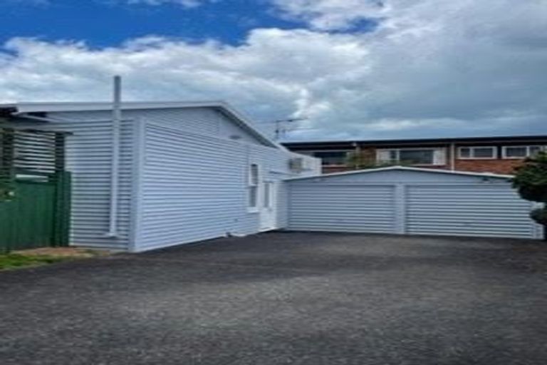 Photo of property in 1/92 East Coast Road, Milford, Auckland, 0620