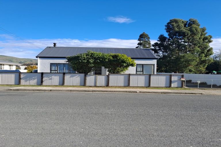 Photo of property in 7 Manse Street, Clinton, 9534