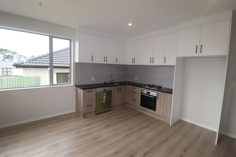 Photo of property in 2b Crystal Avenue, Te Atatu South, Auckland, 0602