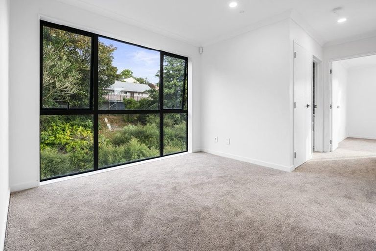 Photo of property in 24c Scarlock Avenue, Browns Bay, Auckland, 0630