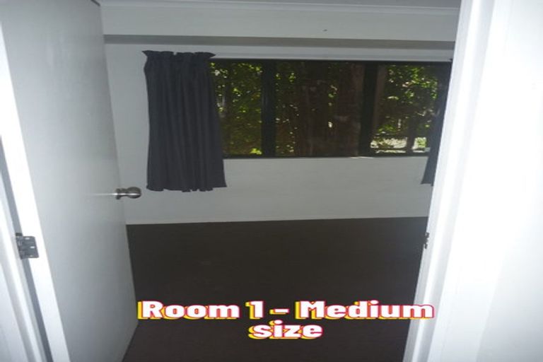 Photo of property in 3 Barrys Road, Glendene, Auckland, 0602