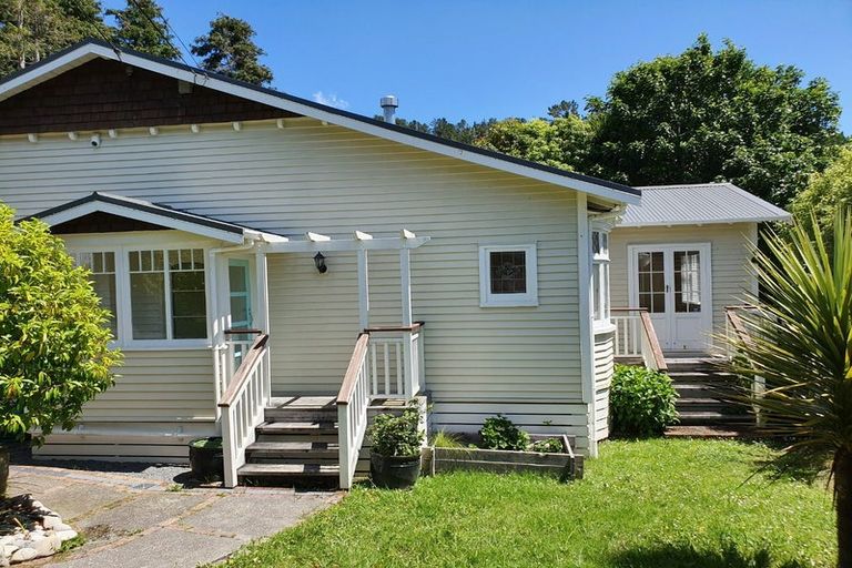 Photo of property in 434a Stokes Valley Road, Stokes Valley, Lower Hutt, 5019