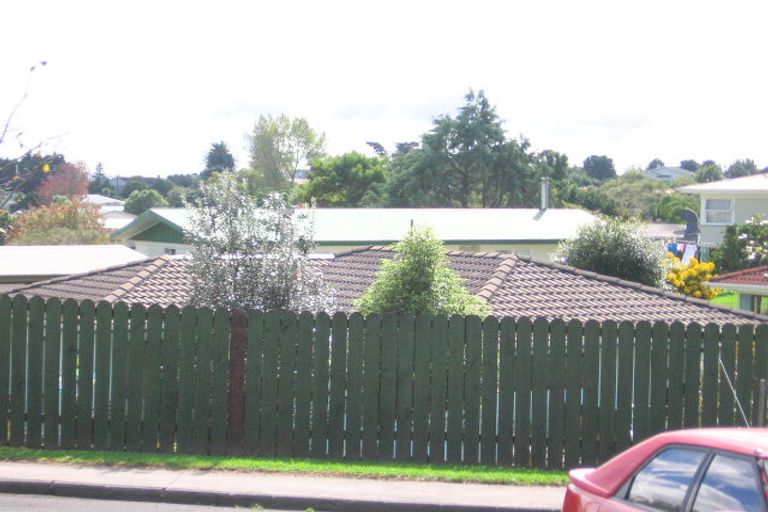 Photo of property in 42 Lavelle Road, Henderson, Auckland, 0612