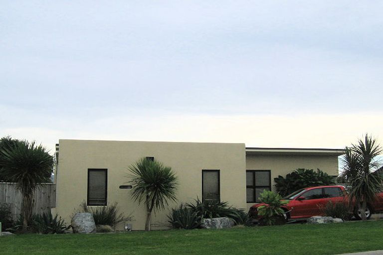 Photo of property in 18 Rifleman Lane, Paraparaumu Beach, Paraparaumu, 5032